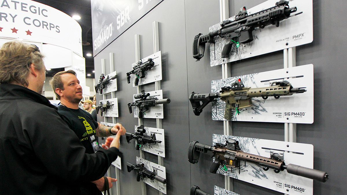 مجلس الشيوخ الأمريكي يرفض مقترحات لتشديد الإجراءات المتعلقة بشراء الأسلحة.