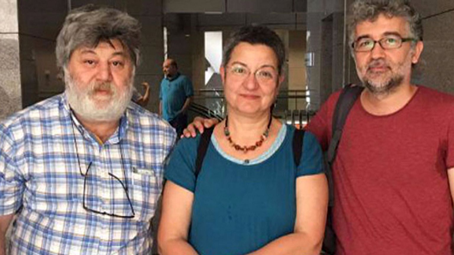 Özgür Gündem'de 3 tutuklama