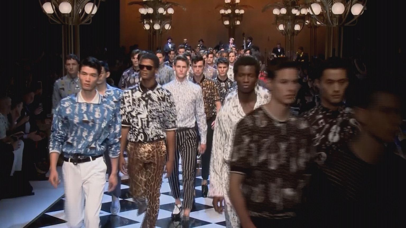 Milánói férfi divathét: Dolce & Gabbana, Dsquared2, Versace, Prada