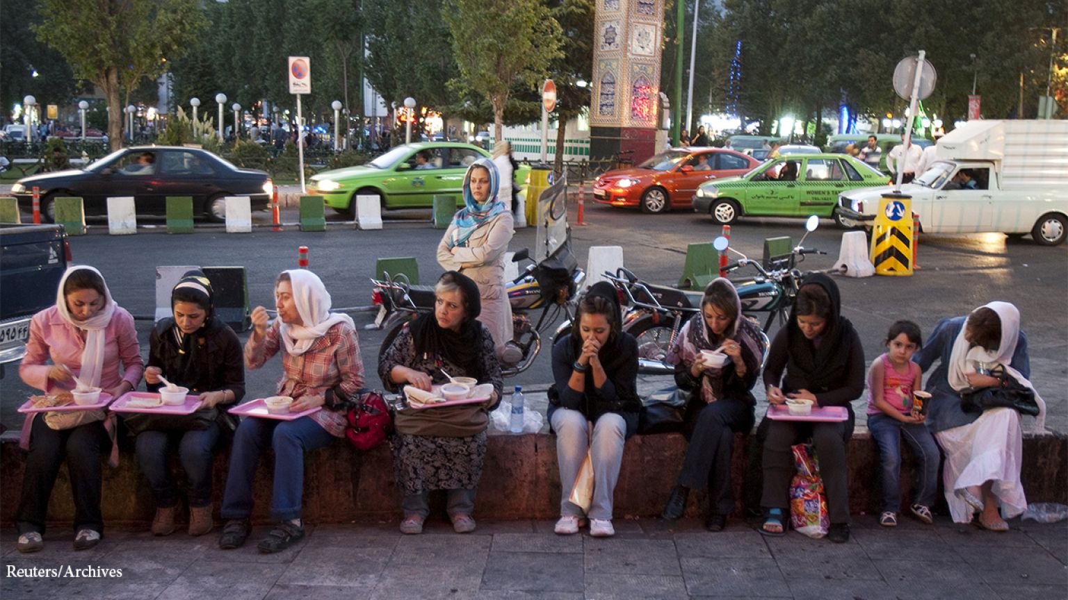 توسل به زور در اجرای احکام دینی در ماه رمضان