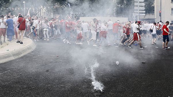 Επεισόδια με Πολωνούς χούλιγκαν στη Μασσαλία Επεισόδια με Πολωνούς χούλιγκαν στη Μασσαλία
