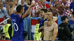 Euro 2016'da galibiyetle tanışan Türkiye tur umudunu korudu