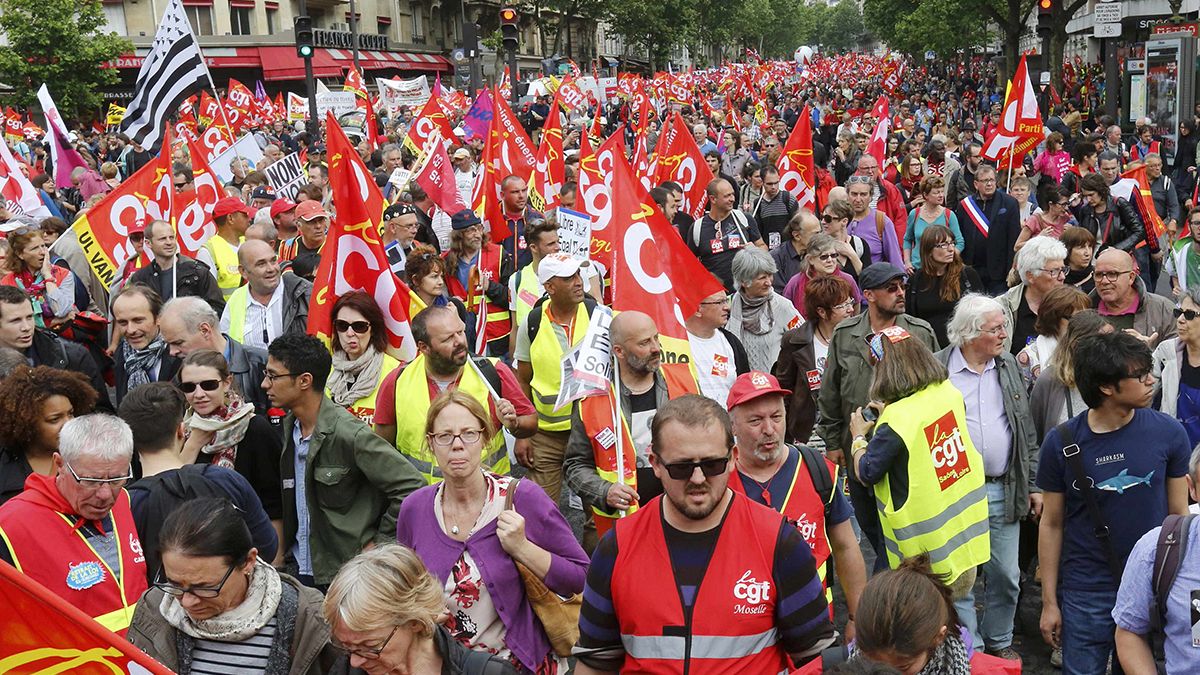 Il governo francese annulla il divieto a manifestare contro la riforma del lavoro