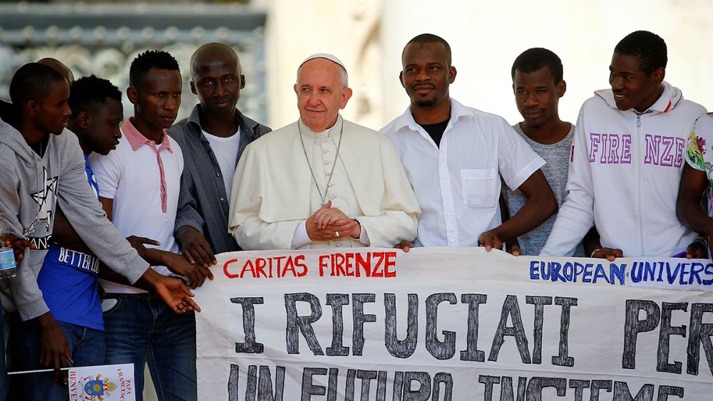 Papa y refugiados