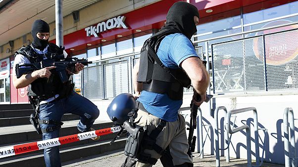 Polizei tötet Geiselnehmer in Südhessen - Opfer unverletzt Polizei tötet Geiselnehmer in Südhessen - Opfer unverletzt