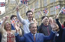 Brexit: Nigel Farage chiede un governo Brexit