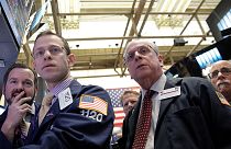 Wall Street: το ντόμινο συνεχίζεται, στο «κόκκινο» όλοι οι δείκτες