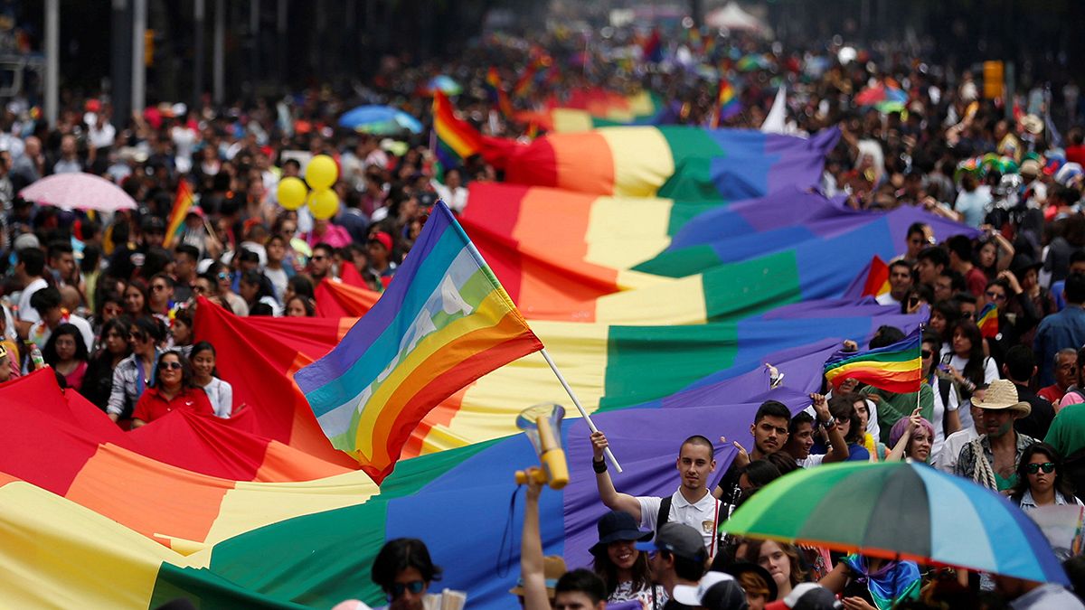 Decenas de miles de personas secundan la 38 marcha del Orgullo gay en Ciudad de México