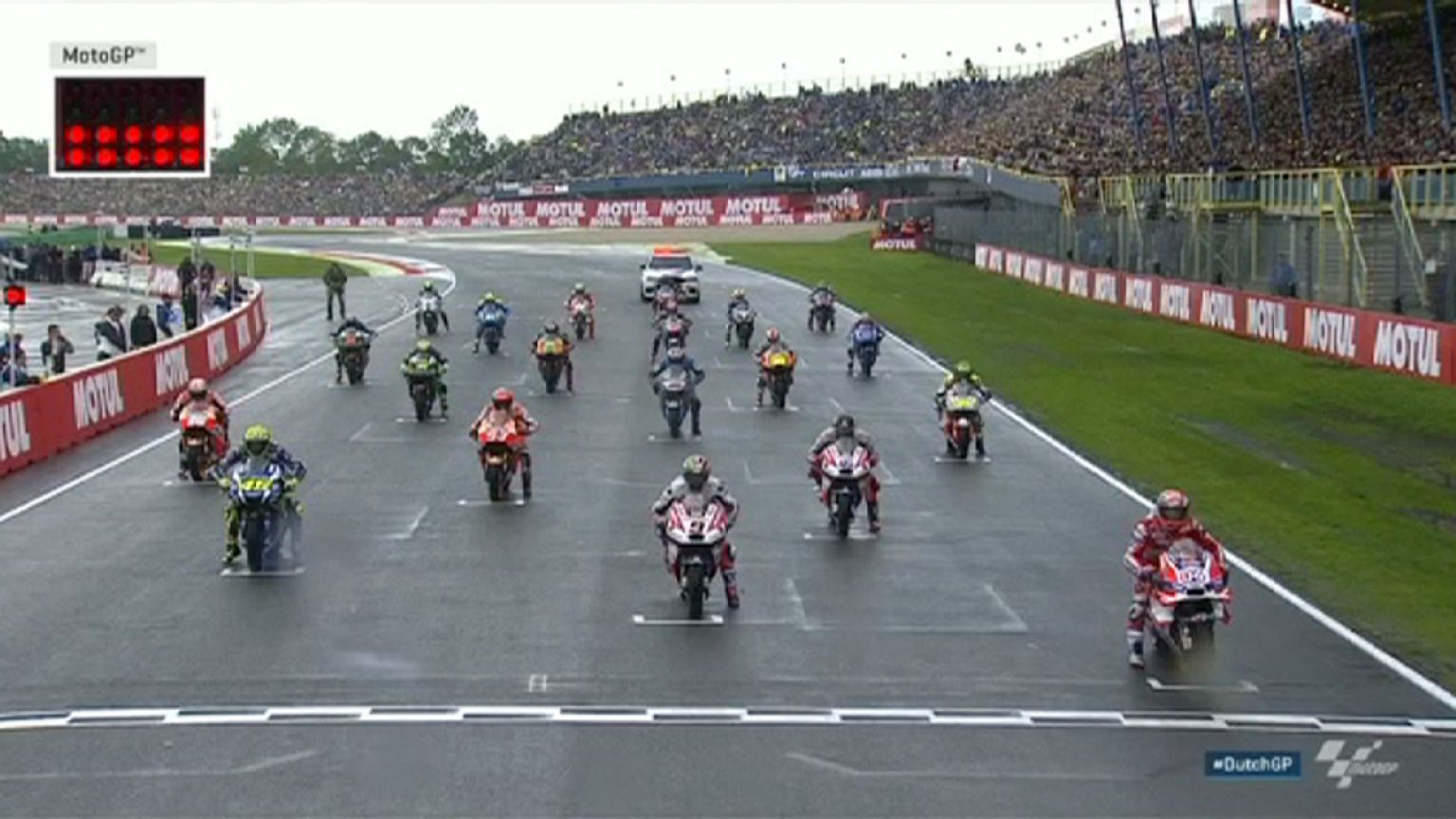 MotoGp, Assen: Miller trionfa sul bagnato, Rossi, Dovizioso e Petrucci out
