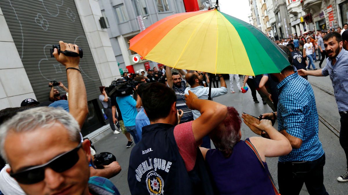Oszlatás volt a betiltott Pride-sétán Isztambulban