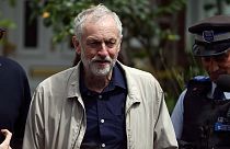 Brexit, ondata di defezioni Labour ma Jeremy Corbyn resiste