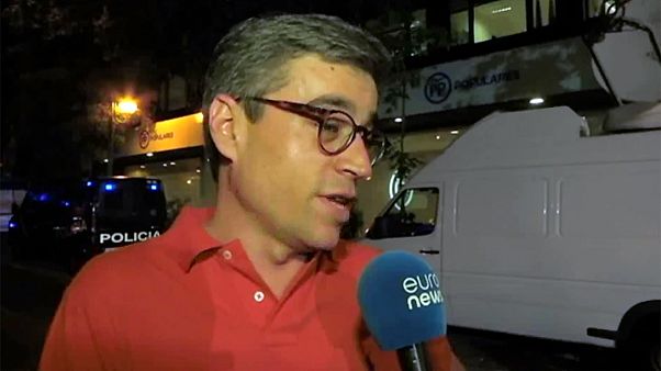 Reacciones ciudadanas frente a la sede del PP Reacciones ciudadanas frente a la sede del PP