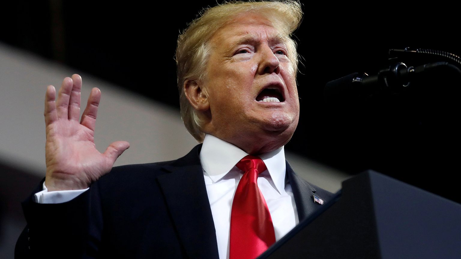 Image: U.S. President Donald Trump holds a campaign rally in Council Bluffs