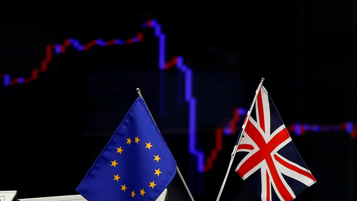 "Brexit": Libra atinge mínimos de 31 anos face ao dólar