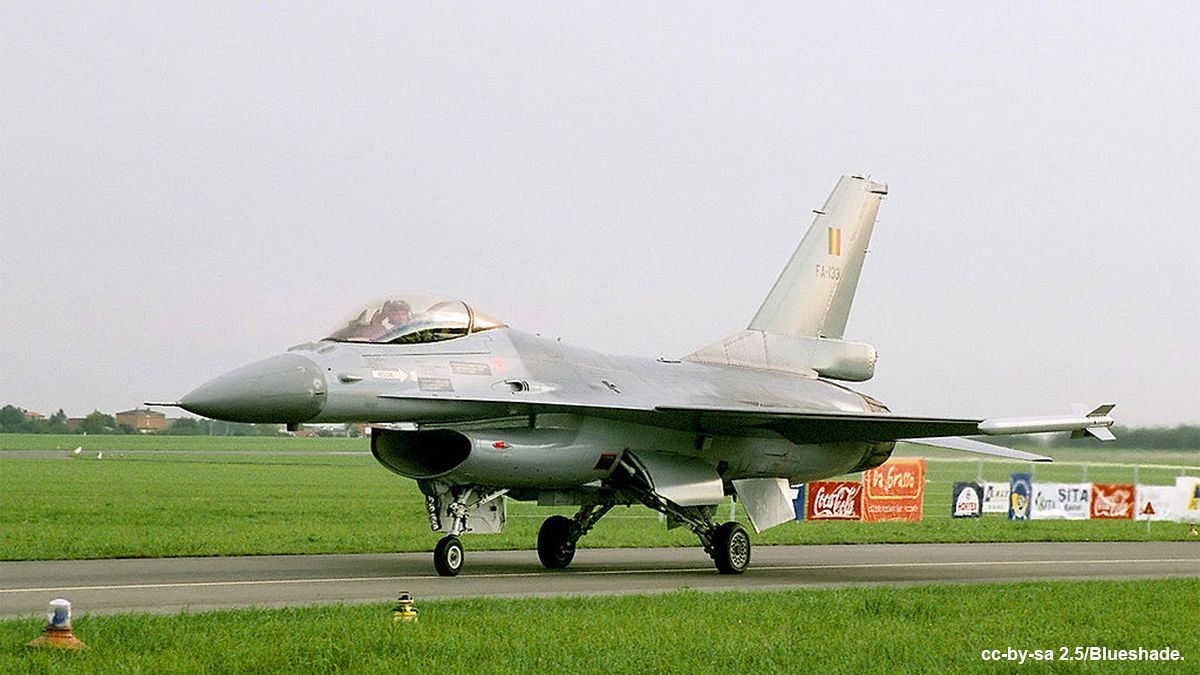 Gli F-16 del Belgio partiti per raid in Iraq e Siria contro postazioni Isis