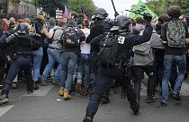 France: le Sénat adopte la loi travail pendant la onzième manifestation