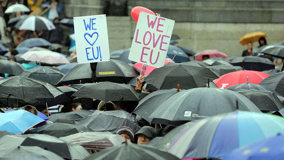 A Brexit ellen tüntettek több százan Londonban