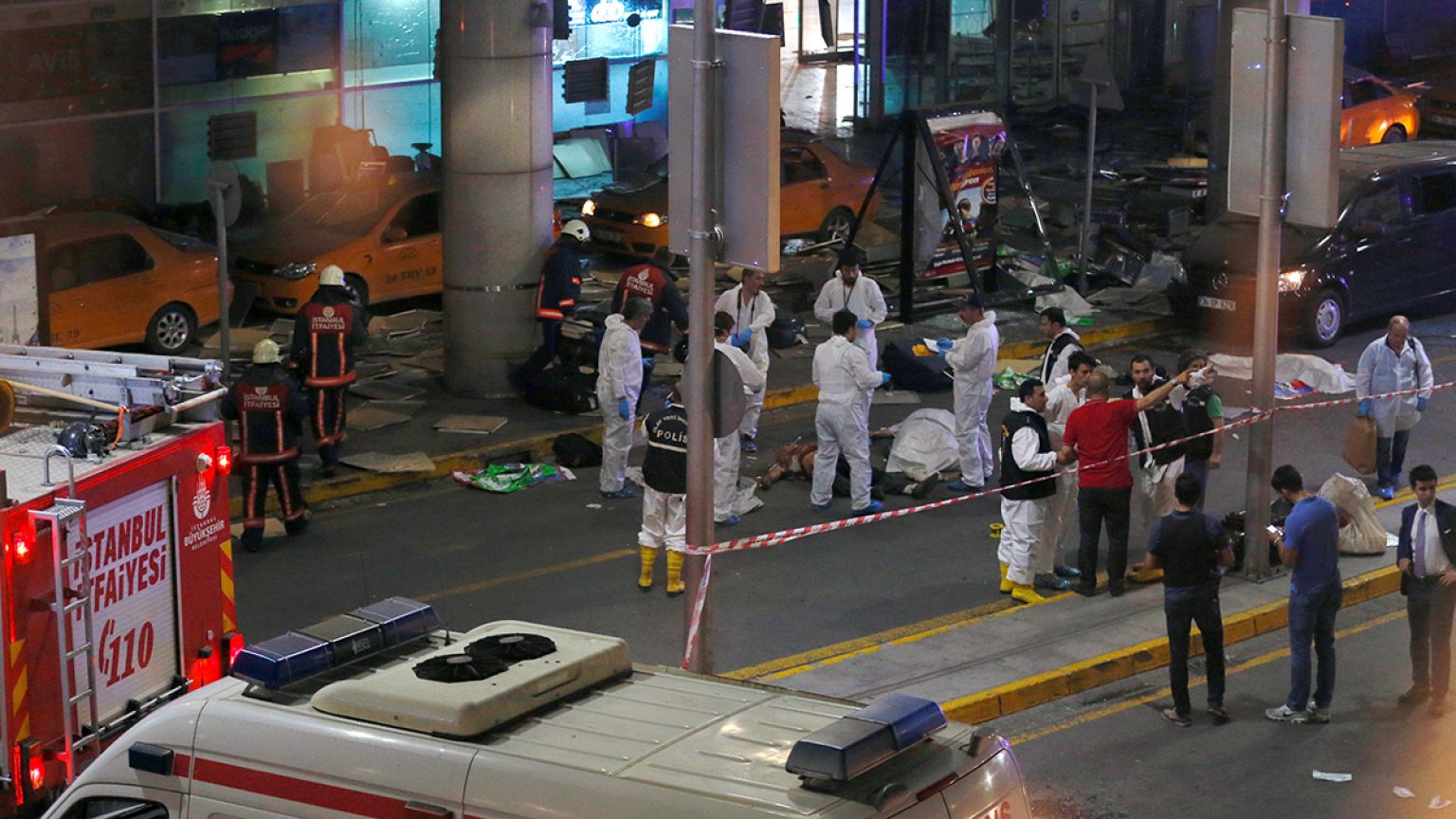 El EI provoca una masacre en el aeropuerto internacional de Estambul: 36 muertos y 147 heridos