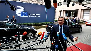 Consiglio europeo: i leader lasciano Cameron fuori dalla porta di Bruxelles