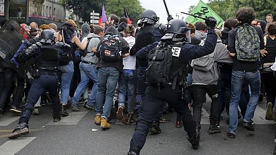 مداخله پلیس ضدشورش در تظاهرات پاریس
