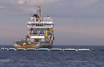 Barriere galleggianti per ripulire gli oceani