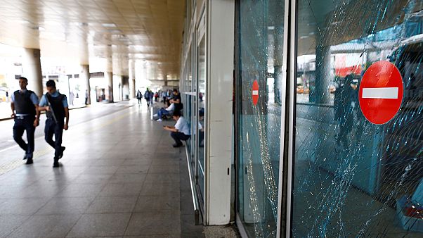 L'orrore all'aeroporto di Istanbul. Cresce il bilancio delle vittime L'orrore all'aeroporto di Istanbul. Cresce il bilancio delle vittime