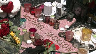 Hollywood: The star of Michael Jackson draped with flowers, 5 years after his death