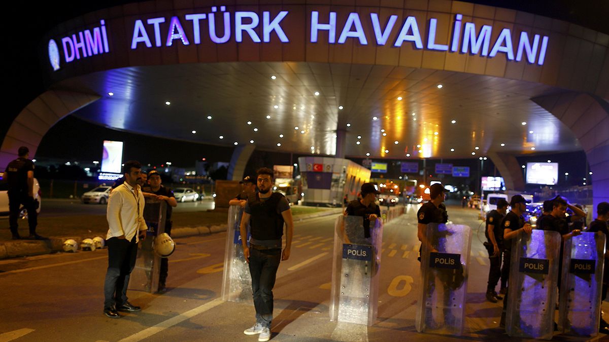 Atatürk Havalimanı'nda duran hayatlar