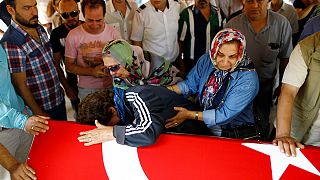 تكريم أرواح ضحايا الاعتداء على مطار اسطنبول
