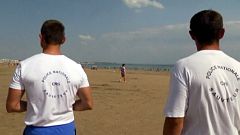 France : des policiers armés sur les plages