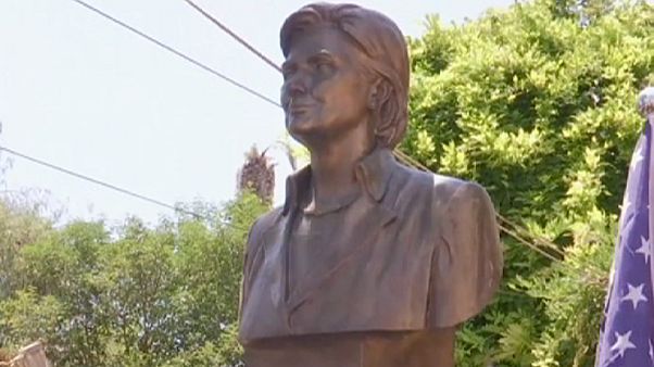 En Albanie, Hillary Clinton a déjà sa statue En Albanie, Hillary Clinton a déjà sa statue