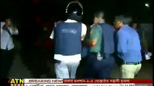 IS-Angriff mit Geiselnahme: Sicherheitskräfte stürmen Café in Bangladesch IS-Angriff mit Geiselnahme: Sicherheitskräfte stürmen Café in Bangladesch