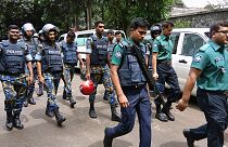قوات الامن البنغالية تقتحم مطعما لتحرير رهائن