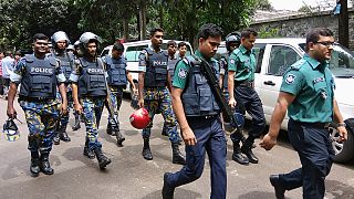 Las fuerzas de seguridad de Bangladesh asaltan la cafetería donde había rehenes