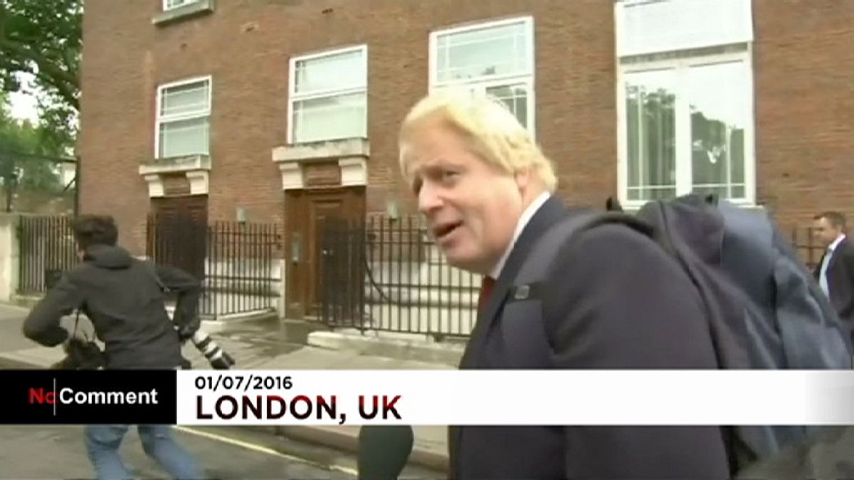 Brexit: Boris Johnson vaiado depois desistir da corrida a Downing Street