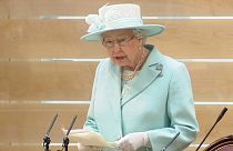 La Reina Isabel II pide "calma y reflexión" desde el Parlamento escocés