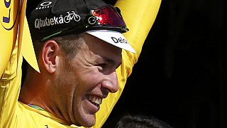 Cavendish sprints to victory in Tour de France opener