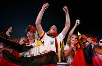الالمان يحتفلون بصعود فريقهم إلى الدور قبل النهائي لبطولة اوروبا لكرة القدم