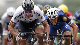 Tour de France: la prima volta di Sagan in maglia gialla, Contador ancora a terra