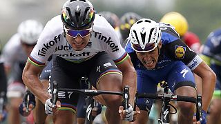 Peter Sagan vence en la seguna etapa del Tour y se viste de amarillo