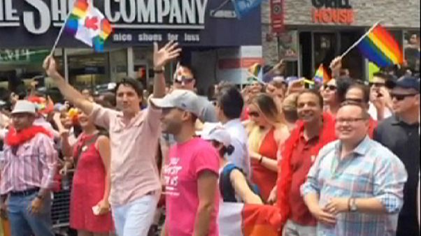 Kanada Başbakanı Trudeau LGBT yürüyüşüne katıldı Kanada Başbakanı Trudeau LGBT yürüyüşüne katıldı