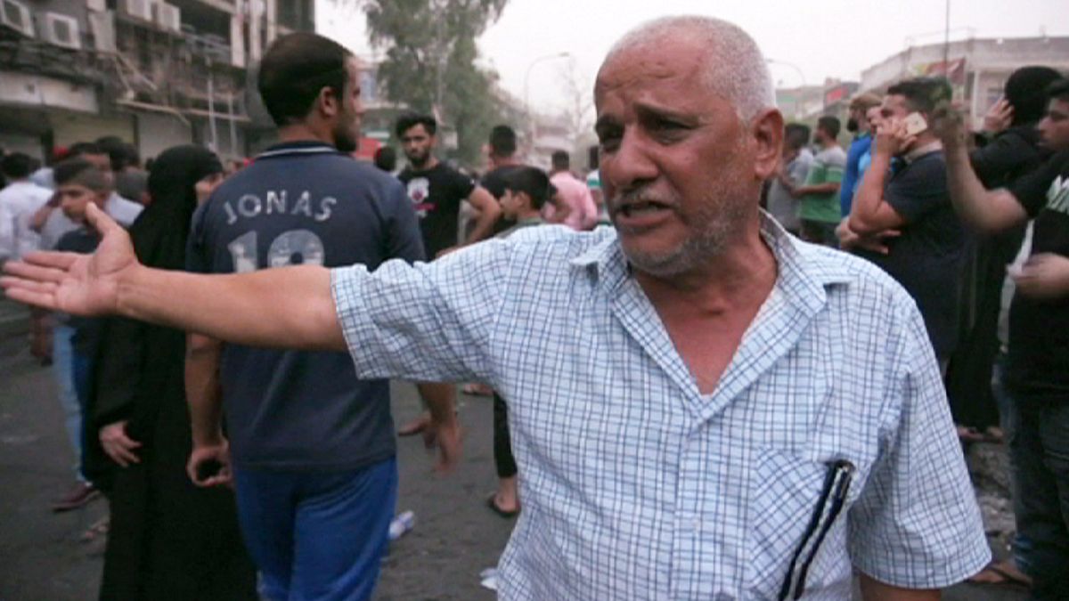 بغداد : ارتفاع حصيلة ضحايا تفجير حي الكرادة إلى أكثر من 200 قتيل
