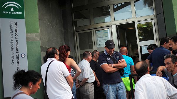 El paro baja en España a niveles de septiembre de 2009, en plena temporada turística El paro baja en España a niveles de septiembre de 2009, en plena temporada turística