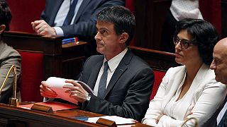 França: Valls impõe ao parlamento a nova lei do trabalho