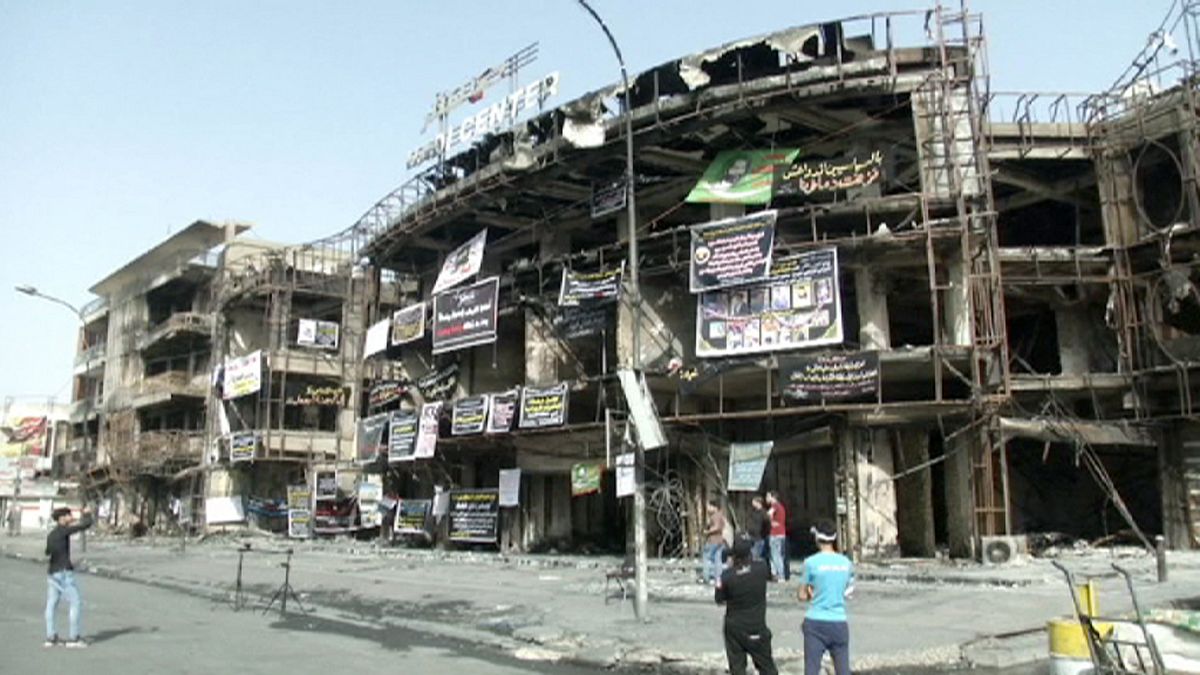 Iraque: Sobe para 250 o número de mortos do atentado a uma área comercial