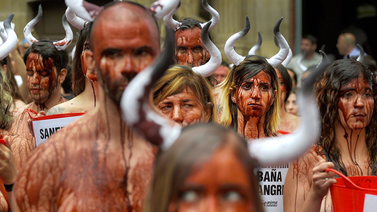 Protesters stage "Pamplona bloodbath" for bulls