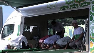 A Jakarta, une mosquée mobile pour la prière malgré les bouchons