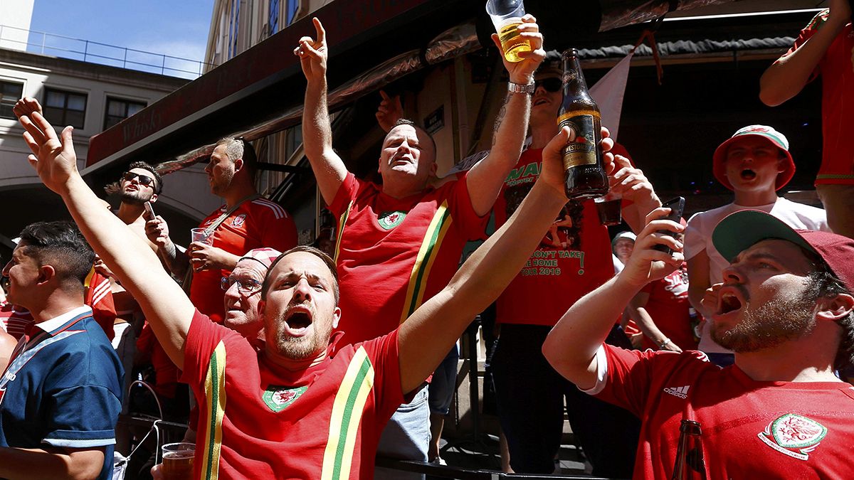 Euro 2016: Portekiz - Galler maçı öncesinde Lyon sokakları rengarenk