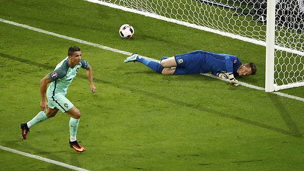 Euro 2016: Στον τελικό η Πορτογαλία μετά το 2-0 επί της Ουαλίας!(vid) Euro 2016: Στον τελικό η Πορτογαλία μετά το 2-0 επί της Ουαλίας!(vid)