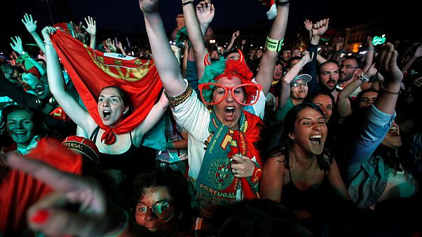 Εuro 2016: Ολονύχτιοι πανηγυρισμοί για τους Πορτογάλους Εuro 2016: Ολονύχτιοι πανηγυρισμοί για τους Πορτογάλους